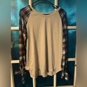 Adorable top with ties at the end of sleeves.